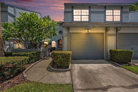 Townhouse in Tampa, Florida 3 bedrooms, 152.73 sq.m. № 2200436 - photo 29