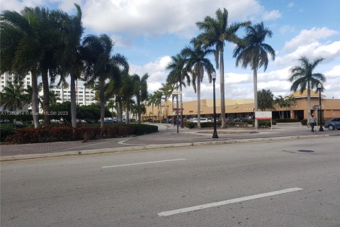 Condo in Hollywood, Florida, 1 bedroom № 1864702 - photo 4