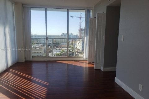 Condo in Hollywood, Florida, 1 bedroom № 1864702 - photo 18