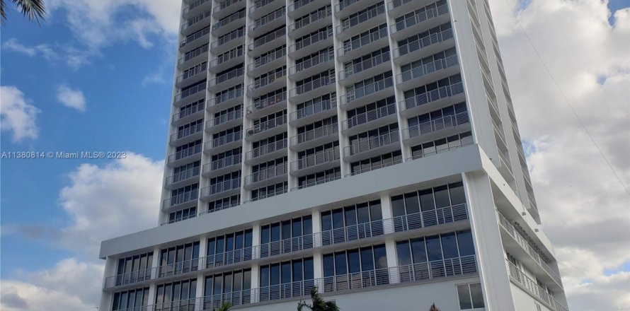 Condo in Hollywood, Florida, 1 bedroom № 1864702