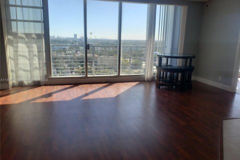 Condo in Hollywood, Florida, 1 bedroom № 1864702 - photo 8