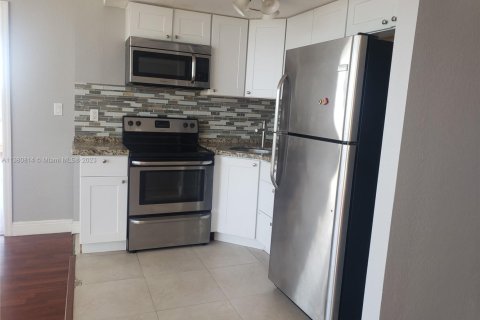 Condo in Hollywood, Florida, 1 bedroom № 1864702 - photo 10