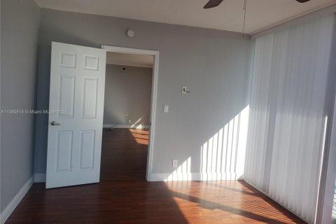 Condo in Hollywood, Florida, 1 bedroom № 1864702 - photo 13