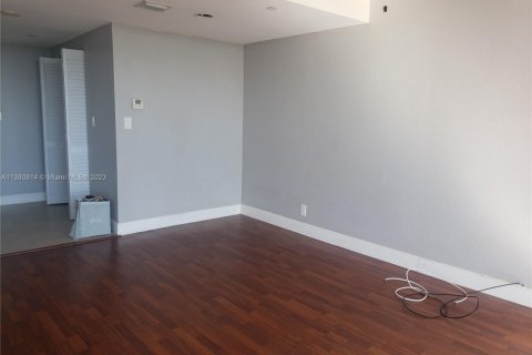 Condo in Hollywood, Florida, 1 bedroom № 1864702 - photo 11