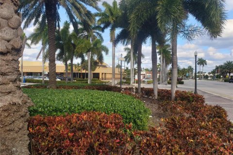 Condo in Hollywood, Florida, 1 bedroom № 1864702 - photo 2