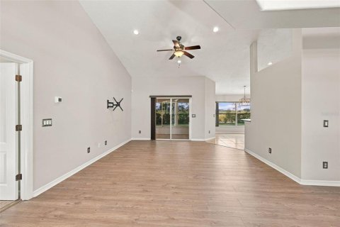 Villa ou maison à vendre à Clermont, Floride: 3 chambres, 160.26 m2 № 2423979 - photo 5