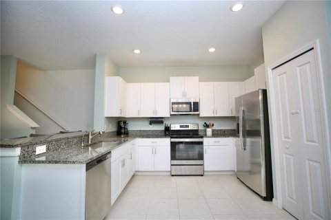 Touwnhouse à vendre à Land O' Lakes, Floride: 3 chambres, 151.8 m2 № 2195130 - photo 6