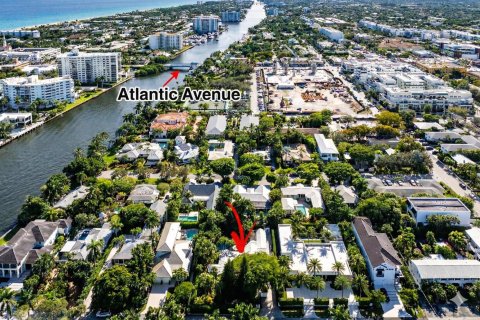 House in Delray Beach, Florida 4 bedrooms, 246.93 sq.m. № 2258157