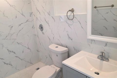 Immobilier commercial à vendre à North Miami, Floride: 201.41 m2 № 2077362 - photo 20