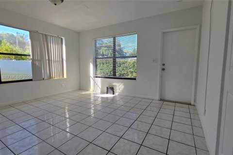 Immobilier commercial à vendre à North Miami, Floride: 201.41 m2 № 2077362 - photo 28
