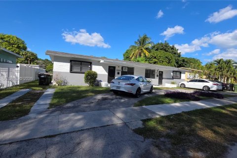 Immobilier commercial à vendre à North Miami, Floride: 201.41 m2 № 2077362 - photo 2