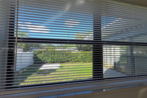 Immobilier commercial à vendre à North Miami, Floride: 201.41 m2 № 2077362 - photo 26