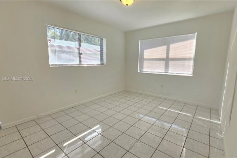 Immobilier commercial à vendre à North Miami, Floride: 201.41 m2 № 2077362 - photo 11