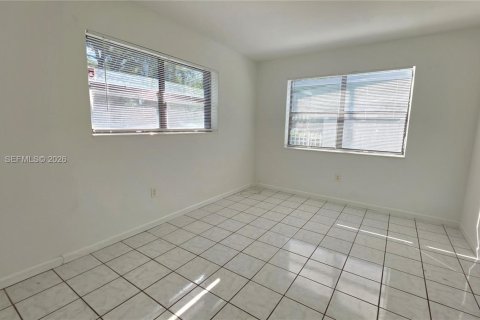 Immobilier commercial à vendre à North Miami, Floride: 201.41 m2 № 2077362 - photo 13