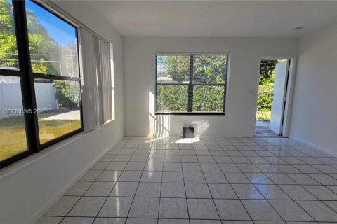 Immobilier commercial à vendre à North Miami, Floride: 201.41 m2 № 2077362 - photo 30