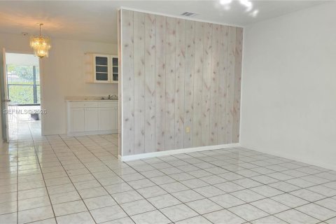 Immobilier commercial à vendre à North Miami, Floride: 201.41 m2 № 2077362 - photo 5