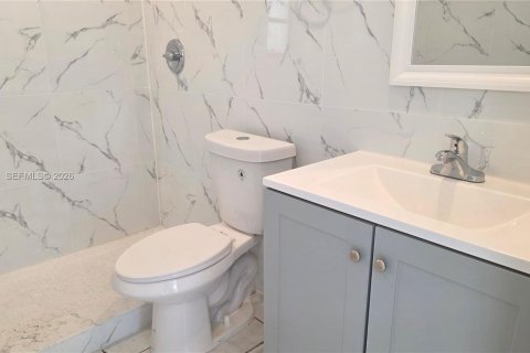 Immobilier commercial à vendre à North Miami, Floride: 201.41 m2 № 2077362 - photo 21