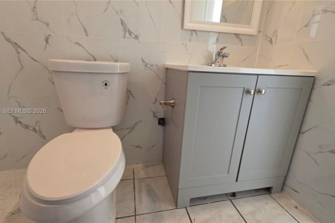 Immobilier commercial à vendre à North Miami, Floride: 201.41 m2 № 2077362 - photo 24