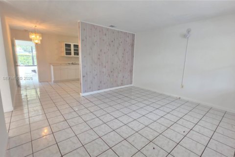 Immobilier commercial à vendre à North Miami, Floride: 201.41 m2 № 2077362 - photo 10