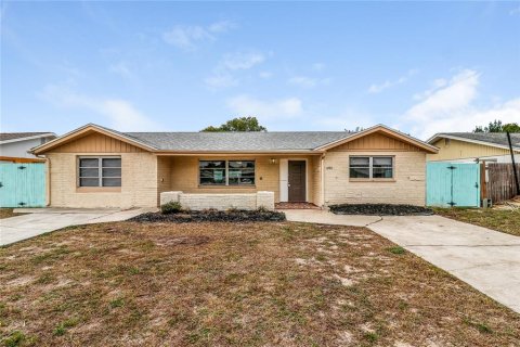 Casa en alquiler en Port Richey, Florida, 3 dormitorios, 158.96 m2 № 1866099 - foto 1