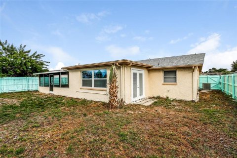 Casa en alquiler en Port Richey, Florida, 3 dormitorios, 158.96 m2 № 1866099 - foto 16