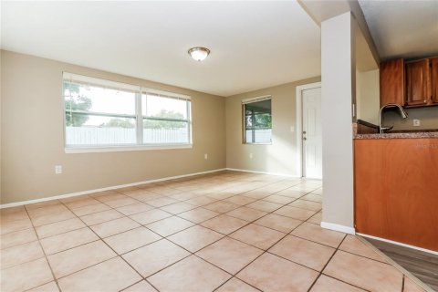 Casa en alquiler en Port Richey, Florida, 3 dormitorios, 158.96 m2 № 1866099 - foto 7