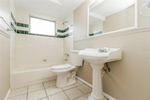 Casa en alquiler en Port Richey, Florida, 3 dormitorios, 158.96 m2 № 1866099 - foto 15