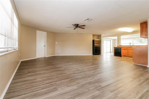 Casa en alquiler en Port Richey, Florida, 3 dormitorios, 158.96 m2 № 1866099 - foto 4