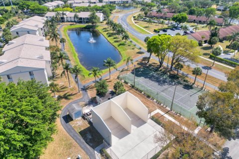 Condo in West Palm Beach, Florida, 2 bedrooms  № 1172564 - photo 1