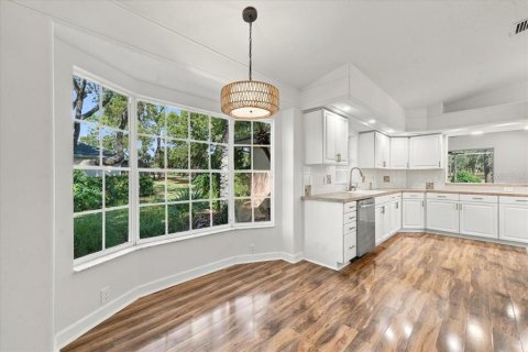 House in Weeki Wachee, Florida 4 bedrooms, 186.18 sq.m. № 2424440 - photo 20