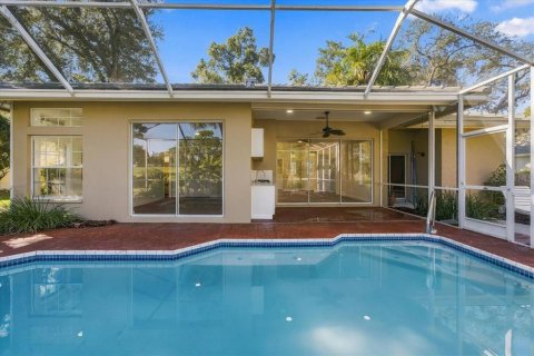 House in Weeki Wachee, Florida 4 bedrooms, 186.18 sq.m. № 2424440 - photo 2