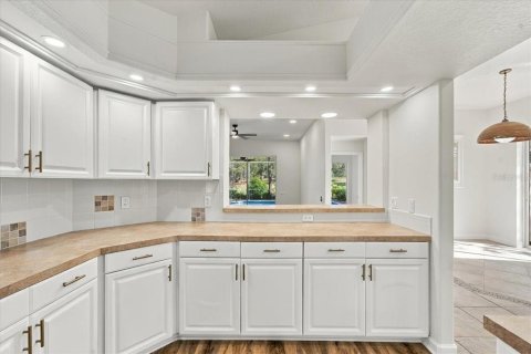 House in Weeki Wachee, Florida 4 bedrooms, 186.18 sq.m. № 2424440 - photo 16