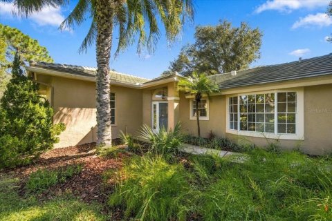 House in Weeki Wachee, Florida 4 bedrooms, 186.18 sq.m. № 2424440 - photo 6