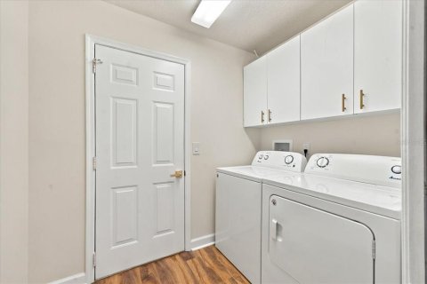 House in Weeki Wachee, Florida 4 bedrooms, 186.18 sq.m. № 2424440 - photo 21