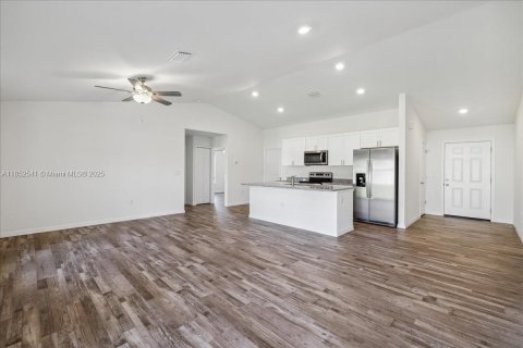 Снять в аренду виллу или дом в Кейп-Корал, Флорида 4 спальни, № 1958144 - фото 9