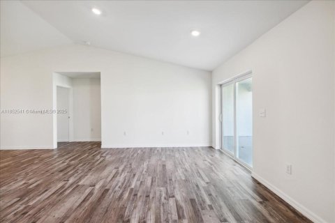 Снять в аренду виллу или дом в Кейп-Корал, Флорида 4 спальни, № 1958144 - фото 12