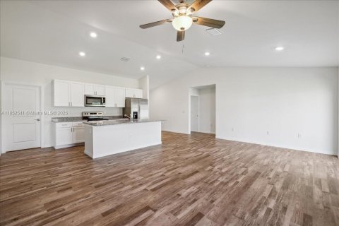 Снять в аренду виллу или дом в Кейп-Корал, Флорида 4 спальни, № 1958144 - фото 10