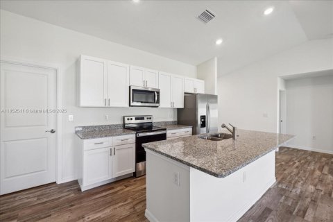 Снять в аренду виллу или дом в Кейп-Корал, Флорида 4 спальни, № 1958144 - фото 17