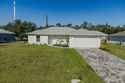 Снять в аренду виллу или дом в Кейп-Корал, Флорида 4 спальни, № 1958144 - фото 1