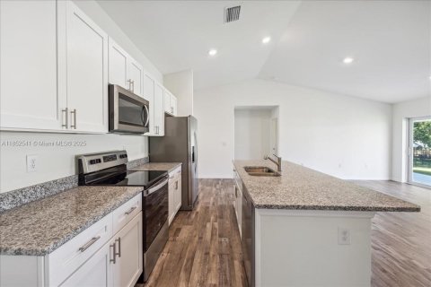 Снять в аренду виллу или дом в Кейп-Корал, Флорида 4 спальни, № 1958144 - фото 16