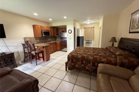 Propiedad comercial en venta en Hallandale Beach, Florida № 1818579 - foto 2