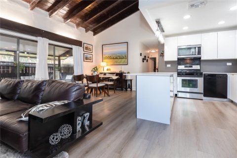 Condo in Miramar, Florida, 3 bedrooms  № 1813957 - photo 1