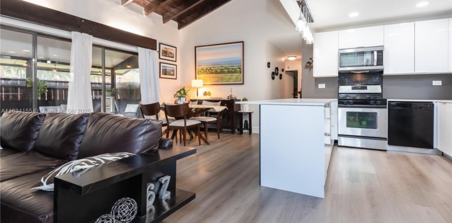 Condo in Miramar, Florida, 3 bedrooms  № 1813957