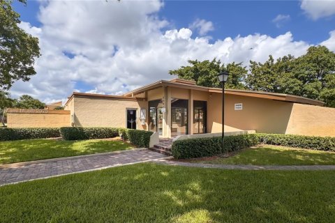 Condo in Miramar, Florida, 3 bedrooms  № 1813957 - photo 28