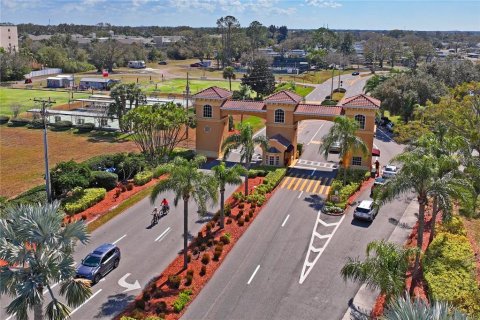 Condo in Sun City Center, Florida, 2 bedrooms № 2216993 - photo 13