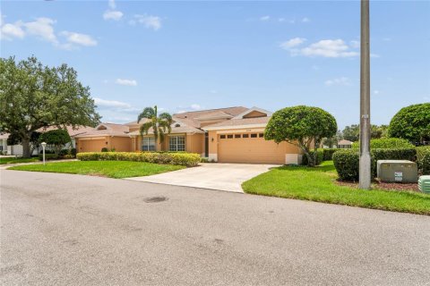 Condo in Sun City Center, Florida, 2 bedrooms № 2216993 - photo 27