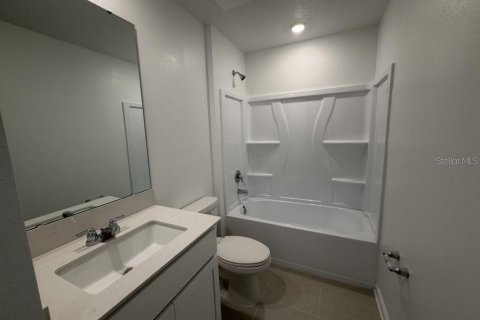 House in Eustis, Florida 4 bedrooms, 174.1 sq.m. № 2207981 - photo 9