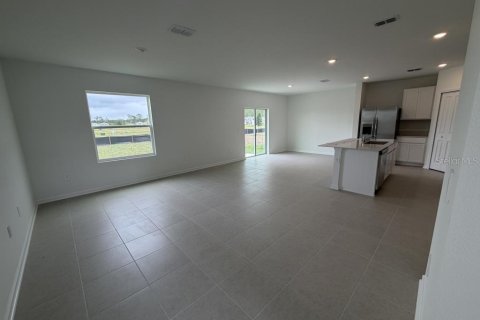 House in Eustis, Florida 4 bedrooms, 174.1 sq.m. № 2207981 - photo 3
