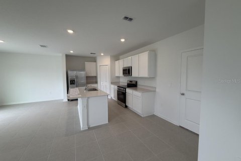 House in Eustis, Florida 4 bedrooms, 174.1 sq.m. № 2207981 - photo 4
