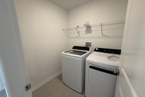 House in Eustis, Florida 4 bedrooms, 174.1 sq.m. № 2207981 - photo 8